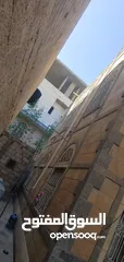  5 ب 180مليون فقط للبيع فلة في اقوي مكان في صنعاء في الحي السياسي الفله 8 لبن حررر  دورين حجر