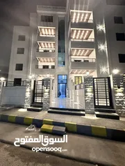  30 شقة فاخره طابق اخير مع روف بمساحة 205م للبيع في اربد مجمع عمان الجديد مقابل صالة مسايا