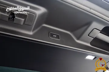  5 Range Rover Vogue 2021 Autobiography Black package   السيارة وارد الماني و قطعت مسافة 33,000