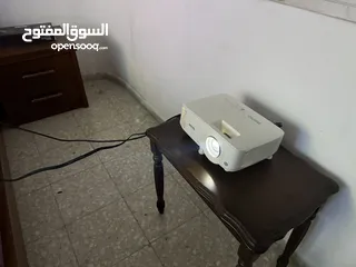  17 بروجكتور Benq mx550 2018 شبه جديد