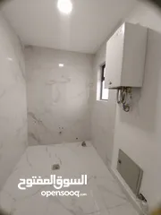  5 الرابية 200م ورف بناء40م 30م وتراس 60مبسعر مغري