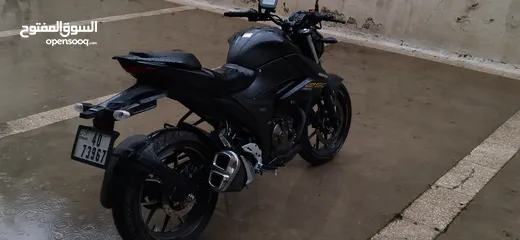  2 دراجة سوزوكي جيكسر 250
