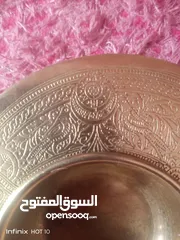  3 صحن  من النحاس الاصفر لوضع الشمع مزخرف فخم واثنان اصغر