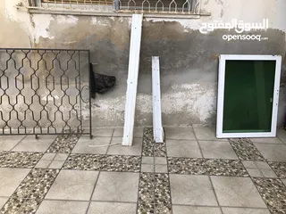  1 شباك المنيوم مع شبك حماية