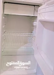  1 البيع ثلاجة صغيرة ونظيفة