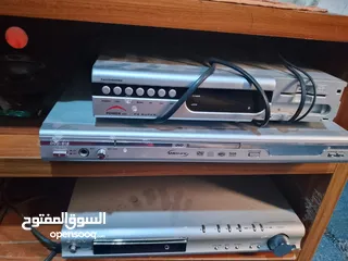  2 ريسڤارات عدد 2و ديڤيدي وسي دي عدد 6و مشغل ڤيديو كبير عدد 2