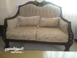  3 طقم كنب لون بيج خشي ثقيل حفر