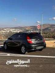  4 هنداي i30 (جير عادي )  يد ثانيه  ماطور جير كرتونه فل الفل  فحص ممتاز  غرفه جديده  فتحه سقف اصليه