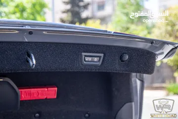  6 Bmw 530I 2023 M kit Gasoline   السيارة مميزة جدا و قطعت مسافة 75,000 كم فقط