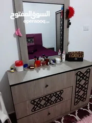  9 غرف نوم شبابيه ومجوزة..غرفتين نوم بحاله ممتازه تختين و3كمودينات وخزانه 6درف طابقين بحاله ممتازه