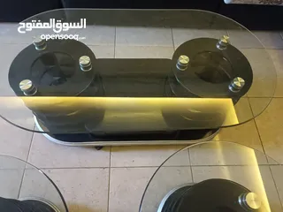  7 اثاث غرفه الضيوف( طقم طاولات زجاج واحده كبيره + اثنتين جانبيه )زجاج مقوى فاخر