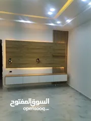  9 شقه 205م طابق ثاني فني للبيع على شارع البترا شرق كازيه الرجوب واربد مول قراند