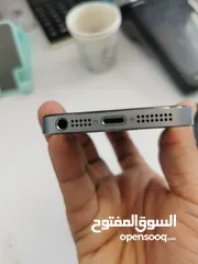  4 للبيع هواتف ابل ايفونات 5S و 4 حاله ممتازه