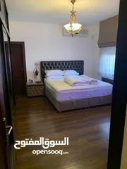  30 شقة طابقية مميزة طابق أخير مع روف للبيع بإم السماق