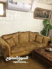  1 طقمين كنب بحاله ممتازه للبيع