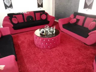  1 طقم كنب تفصيل خشب سويد معه طاولة وسط تفصيل وسجاده