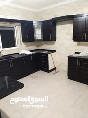  10 شقه طابق 3 للبيع بضاحية الاستقلال