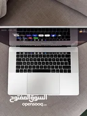 1 MacBook pro 3018