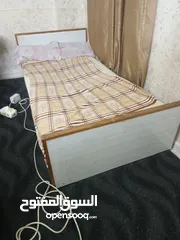  1 تخت خشبي مفرد مع فرشة زوميرك