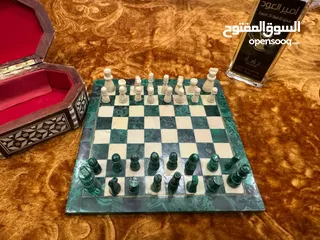  5 شطرنج من الملكيت والالباستر