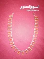  4 نيشان ملكى وزن41, 41 جرام من الدهب والفضه وعقدفضه من الاحجار الكريمه وطوابع قديمه نادره