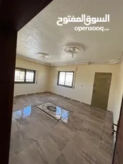  3 شقه طابقيه غير مسكونه للبيع فالكرك منطقه المرج