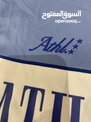  2 Athletica shirt number 10