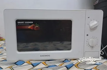  1 Daewoo microwave oven