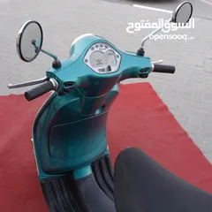 7 Vespa 150 lx