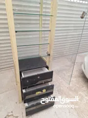  3 بترينا قزاز 8 رفوف 3 جوارير مع انارة