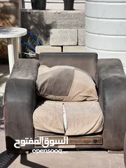  3 طقم كنب ثقيل من خشب السويد مكون من اربع قطع بحاجة إلى تنجيد