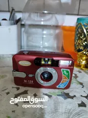  1 كاميرا تصوير افلام او شريط فلم على بطاريات   و بيه مجال للشراي و كدامك صور