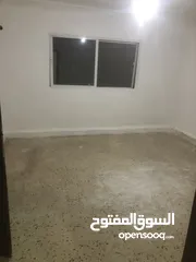  5 شقة للبيع السلالم  طابق اول قريبة من مسجد خرفان منطقة هادئه ‏ممكن تأجيرها