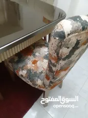  3 طاولة سفرة مع 8 كراسي  مع درسوار  وعليھم زجاج حماية سميك