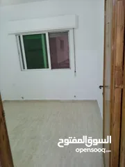  6 شقه سكنيه طابق اول  شمال مستشفى النجاح حي الاطباء  شمال مسجد عاليه التل من المالك مباشره