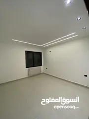  14 شقق فاخرة 240 متر و 200 متر 4 نوم و 3 نوم بتشطيب فاخر وبسعر مميز في أجمل مناطق طريق المطار البنيات