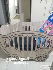  3 تخت بيبي أطفال خشب  لغاية عمر 3 سنين وممكن أكثر شوي استخدام يوم واحد بحال الجديد مع فرشتو خشبو ثقيل