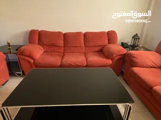  2 طقم كنب أميركي 7 أشخاص مع طاولتين سيكوريت جانبيات مع طاولة رئيسية
