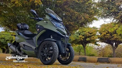  2 دراجة سكوتر كوادرو ثلاثية العجلات صناعة سويسرية محرك 350cc موديل 2019