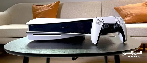  2 Ps5 في حالة الوكالة استعمال شهر واحد مع ايدين ثنتين حجم 1تيرا بايت