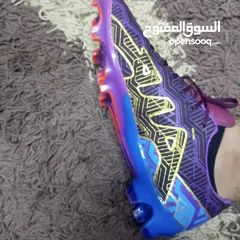  4 السلام عليكم اخوتي بوط اير زوم اصلي ونسخه لاعب للبيع نمره 42 وبلبس اكبر