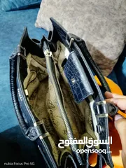  1 حقيبة GUESS اصلية بحالة ممتازة دون أي عيوب  للبيع بسعر حرق