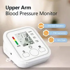  13 جهاز قياس ضغط الدم الناطق الإلكتروني و نبضات القلب مع وظيفة الصوت شاشة LCD كبيرة جهاز الضغط دم ناطق