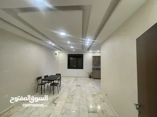  9 طالبات طلاب شقة فاخرة فارغة للايجار طابق ثاني مصعد مساحة  190م واسعة الراهبات كل طابق شقتين