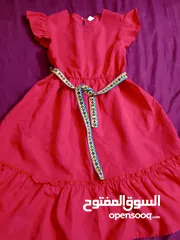  27 ملابس مستعملة لطفلة واحدة العمر من 8-10 سنوات  أغلبهم من شي ان . ورد تاج وهم بحالة ممتازة .