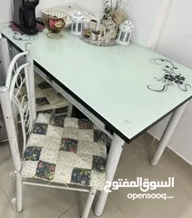  1 طاولة طعام بيضاء