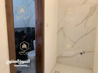  12 روف / للايجار / لم تسكن / 3نوم / مع ترس / الرابية