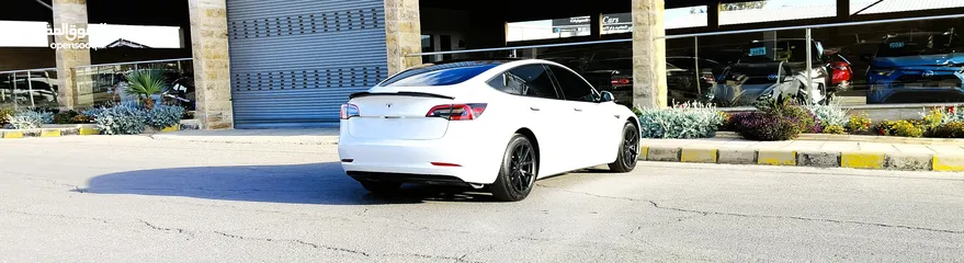  4 تيسلا 2022 model 3 فحص كامل اوتوسكور +B بدون ملاحظات بودي (كرت ابيض) بحالة الوكالة بسعر لقطة ومحرووق