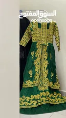  3 فستان اخضر مع كعب و الشبك