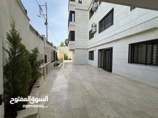  28 شقة طابق شبه ارضي مساحة 231م + حديقه 255م بتشطيبات مميزة - حي الصحابة - رجم عميش - رمضان للاسكان
